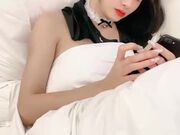 尤物美少女要操逼了很开心无毛骚穴操阴蒂太屌插入一顿慈骑乘位