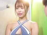 被强制换上暴露泳装的游泳社顾问2