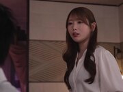 宿醉醒来发现死对头女同事躺在身边2