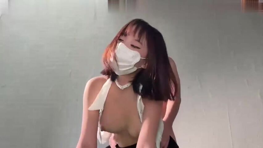 极品嫩妹 台球厅最火爆的头牌 有最淫荡的销售技巧 成人台球馆大奶美女 穴出水