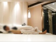 双飞女神 老哥高端会所双飞两个极品大妞 黑丝美腿妩媚风骚 让人极度兴奋