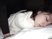 三小伙潜入女生宿舍下药迷奸四个学生妹 轮奸内射