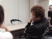 水嫩人妻面试时遭几名面试官性虐