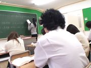 男学霸校医务室舔了女医生的逼 扒了猛干
