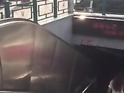 街拍射在美女黑丝袜上 真刺激