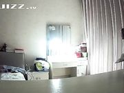 偷拍朋友的老婆穿着情趣黑丝挑逗老公 没两分钟就胶枪了