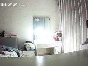 偷拍朋友的老婆穿着情趣黑丝挑逗老公 没两分钟就胶枪了