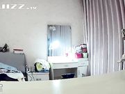 偷拍朋友的老婆穿着情趣黑丝挑逗老公 没两分钟就胶枪了