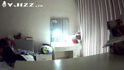 偷拍朋友的老婆穿着情趣黑丝挑逗老公 没两分钟就胶枪了