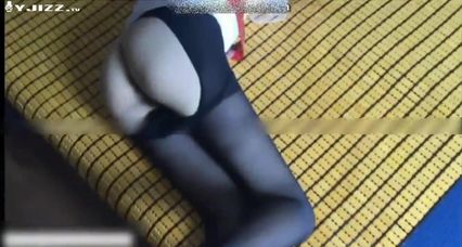 小鲜肉大战96年翘臀小网红在家吃外卖干了两天