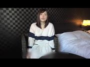 应征女优的清纯妹子初次上镜 嫩屄被舔的淫水狂流表情却很害羞