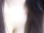 很骚的主播妹子还挺讲究卫生带着套手指扣逼喷水再用道具自慰大秀 声音嗲嗲的