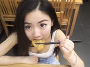 微信约到请吃一顿饭就可以去开房的女网友 干净的馒头逼随便夹两下鸡巴就缴械