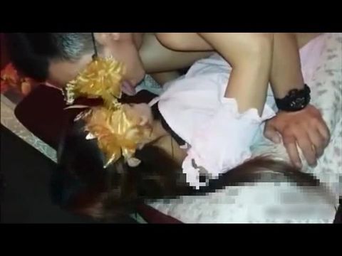 很淫骚良家气质美少妇背着老公兼职外卖 很正点啊