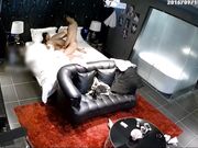 酒店偷拍长发大学美女和猛男男友开房 被操痛不让干了 男友追到洗手间继续操