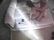 水滴监控TP性爱的夫妻边玩边拍相互用嘴搞地上还有性爱椅