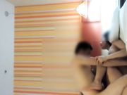 90后性感美乳苗条美女被提前偷吃性药的情人不间断的爆操,房间充满了淫声浪语,美女都被干瘫了