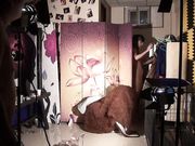 猥琐眼镜摄影师趁着模特涵冰手脚捆绑侧身后入强行插嘴给干不乐意了