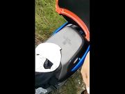 女主播大热天中午和摩托车佬小树林野战貌似连续在这宝地搞了几天