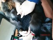 富姐公交站等老公被过路司机搭讪坐顺风车被下迷药拉到偏僻处车震对白有趣