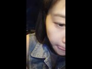 样子满可以的美女主播晚上没穿内裤在天桥玩露出摸逼期间有不少人路过