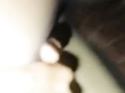 时尚性感的黑丝短裙美女地下停车场取车时被尾随的色狼趁机按在车里威胁啪啪