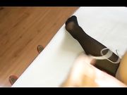 酒店操红衣黑丝女友 操到一半突然来电话了接完电话继续操