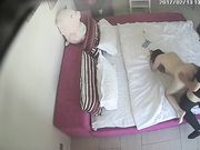 猥琐男调教性感漂亮女友喊爸爸 女不同意被男的用手暴力扣插到高潮