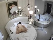 偷拍清純漂亮美女酒店爆操性欲很强