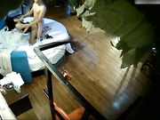 清纯漂亮的美女换上黑丝情趣服和经验丰富的新男友玩扑克,输了要被对方任意宰割,美女一直输被干的呻吟大叫!