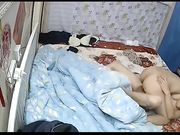 含着大鸡巴被老公用假鸡巴插得大叫让人羡慕的极品好身材美乳娇妻最后被后人射背上