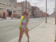 在你的公鸡佐伊娃娃海滩