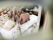 胸大丰满的年轻眼镜妹宾馆和男友开房主动诱惑求操,性欲旺盛干完一次又把鸡鸡舔硬还要操,干了2次还没操爽!