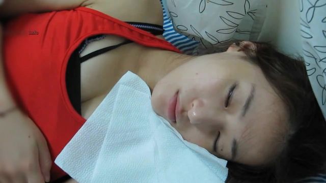 性感女神大奶美女被喝醉酒后带回家中几个男人轮流啪啪,射颜!激动人心啊