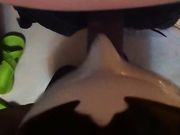 有被虐待癖的富姐高价雇女主夫妻把自己扮成保姆给女主舔屁眼给男主吃鸡巴滴蜡虐阴对白精彩