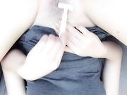 宅男福利网红PR社极品小嫩妹隔壁小姐姐之客厅刮毛小嫩穴刮完之后用手在自摸阴蒂