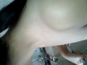 完美露脸长发气质佳大学生美女和校友炮头男开房啪啪啪女上位销魂干完一起洗鸳鸯浴还用凉水玩冰火还问J8好吃不