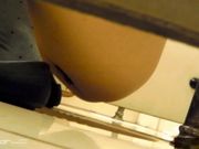 坐盗市最新流出美罗城商场的女人拿着手机换卫生巾的美眉