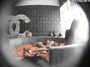 快点喝酒完了我好操你”对白特搞笑年轻情侣开房造爱