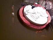 特色圆床主题房有钱小老板大叔约会坚挺美乳情妇洗干净开始滾床单女上位扭的相当疯狂非常主动很快就交货了