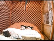 主题情趣约炮房外表清纯白嫩大学生妹子与男友开房啪啪啪干之前妹子还研究了一下性爱设备