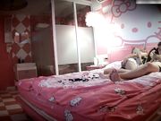 豪华酒店超性感白嫩美女与男友和他朋友旅游商量后让他朋友操了一次!