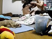 家庭摄像头破解强开小夫妻私密生活变态长毛男癖好特殊抱着女友屁股亲吻脱光衣服口水润滑互搞妹子奶子好大