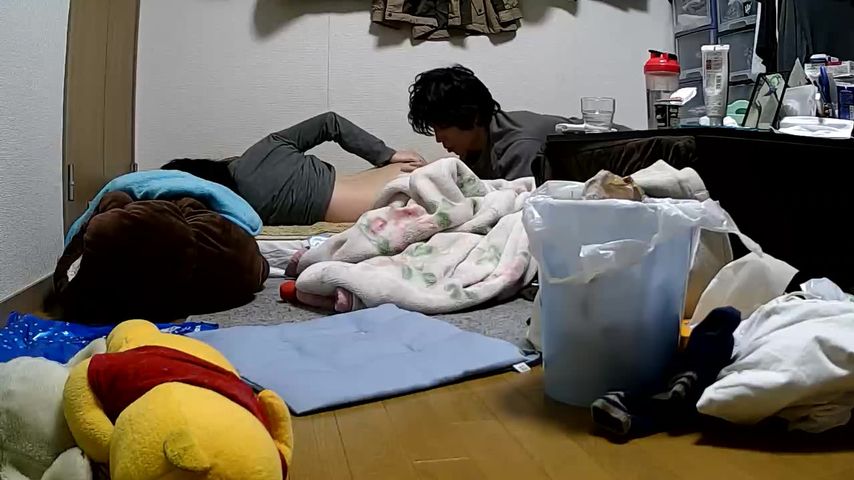 家庭摄像头破解强开小夫妻私密生活变态长毛男癖好特殊抱着女友屁股亲吻脱光衣服口水润滑互搞妹子奶子好大