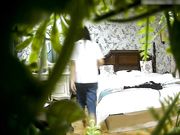 精品宾馆偷拍牛仔裤美女被男友操爽后主动女上位迎合!国语!