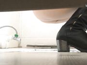 坐盗市流出某美容培训中心女厕偷拍2奇怪怎么有两个大叔出现在女厕