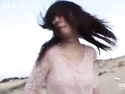 去海边郊游让小姨子脱掉内衣在海边来了一发接着去酒店继续操2