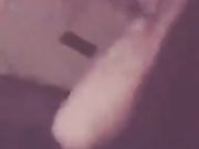 多人淫乱KTV包厢裸体用逼吸烟