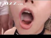 金发萝莉被连续中出勺子吃精好诱人