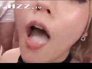 金发萝莉被连续中出勺子吃精好诱人